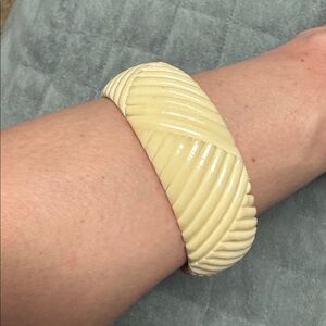 Vintage Plastic Bangle Bracelet, Criss Cross Pattern, Cream, Ivory, Retro, Boho